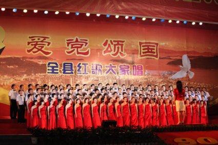 军阀把皇位托付给小舅子,后者去领旨,却发现宫里暗藏500刀斧手